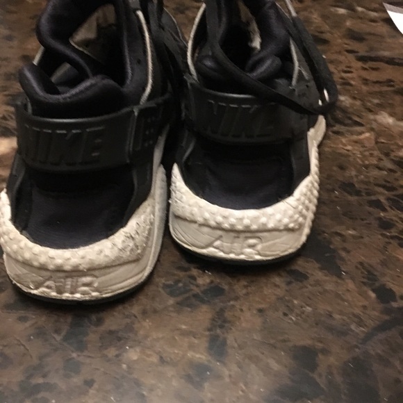 Nike Shoes - Nike Air Huarache black & white